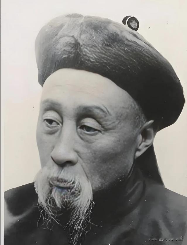 1909年的冬天，一位名叫赵尔丰的老将军，六十有四了，愣是被推上了前线，成了边务
