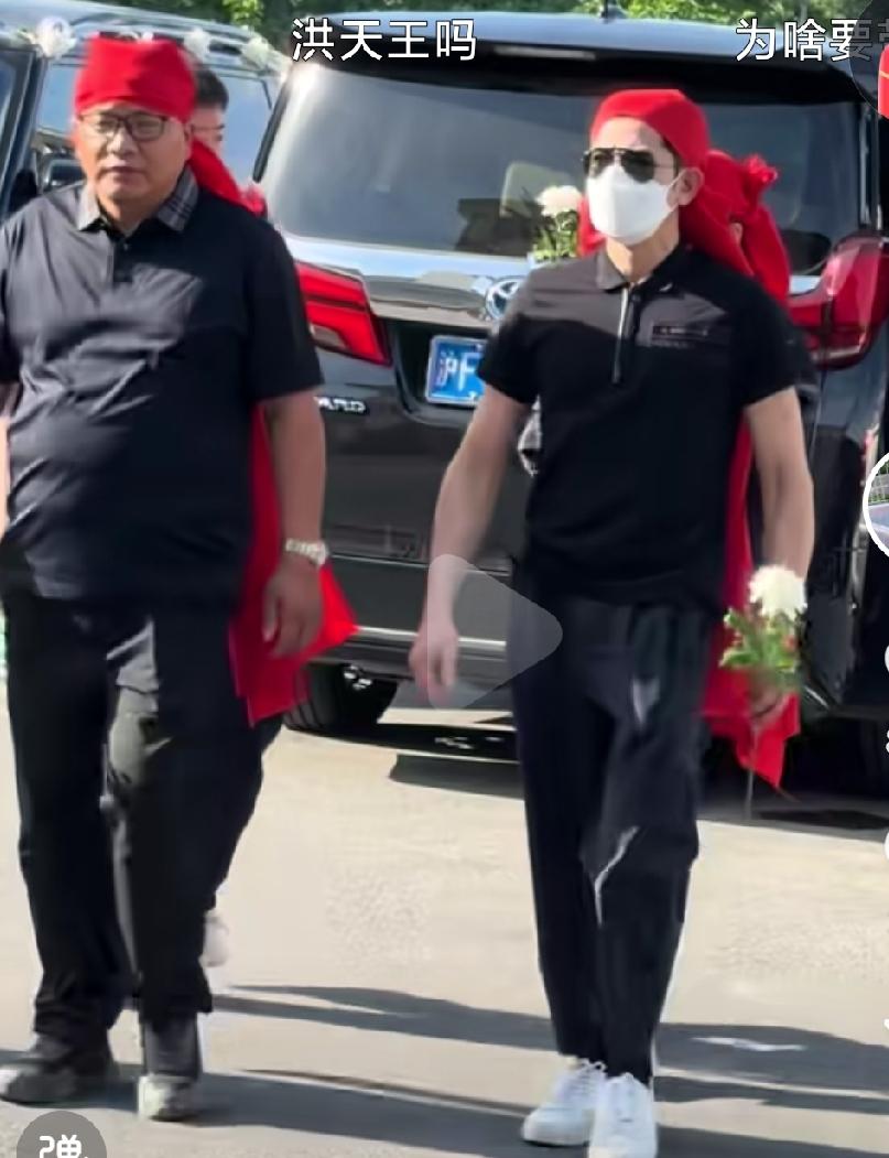 郭富城还是挺重视媳妇方园的啊，真的是给足了面子啊，之前过年的时候回老家，发红包，