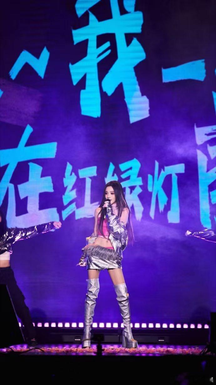 彭小苒 我当时吃了几个梁静茹 彭小苒一自嘲就嗨翻，连唱8首还熬夜，勇气和真诚都值