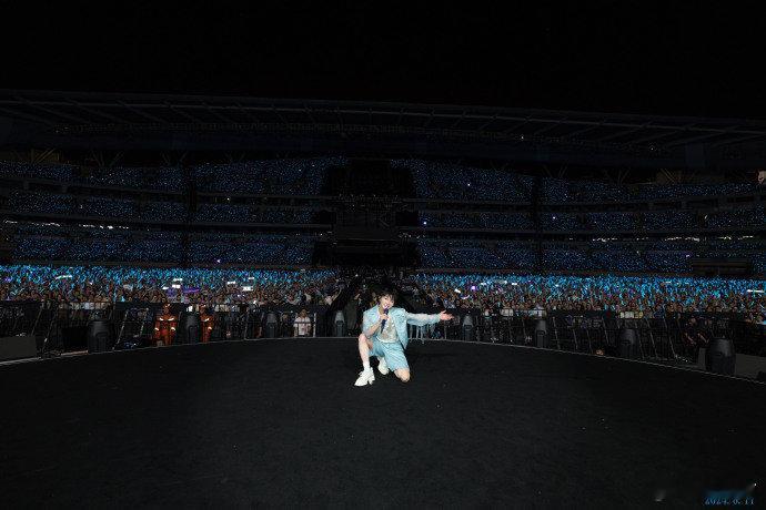 #周深和粉丝热成熟人##周深和粉丝真变熟人了# 我的天，从周深这发文就感觉到深深