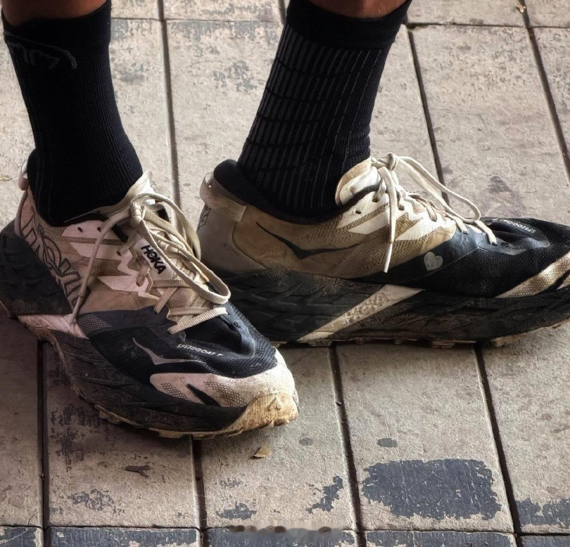 泰国赛场见到 Hayden Hawks 的新鞋，不像 HOKA Speedgoa