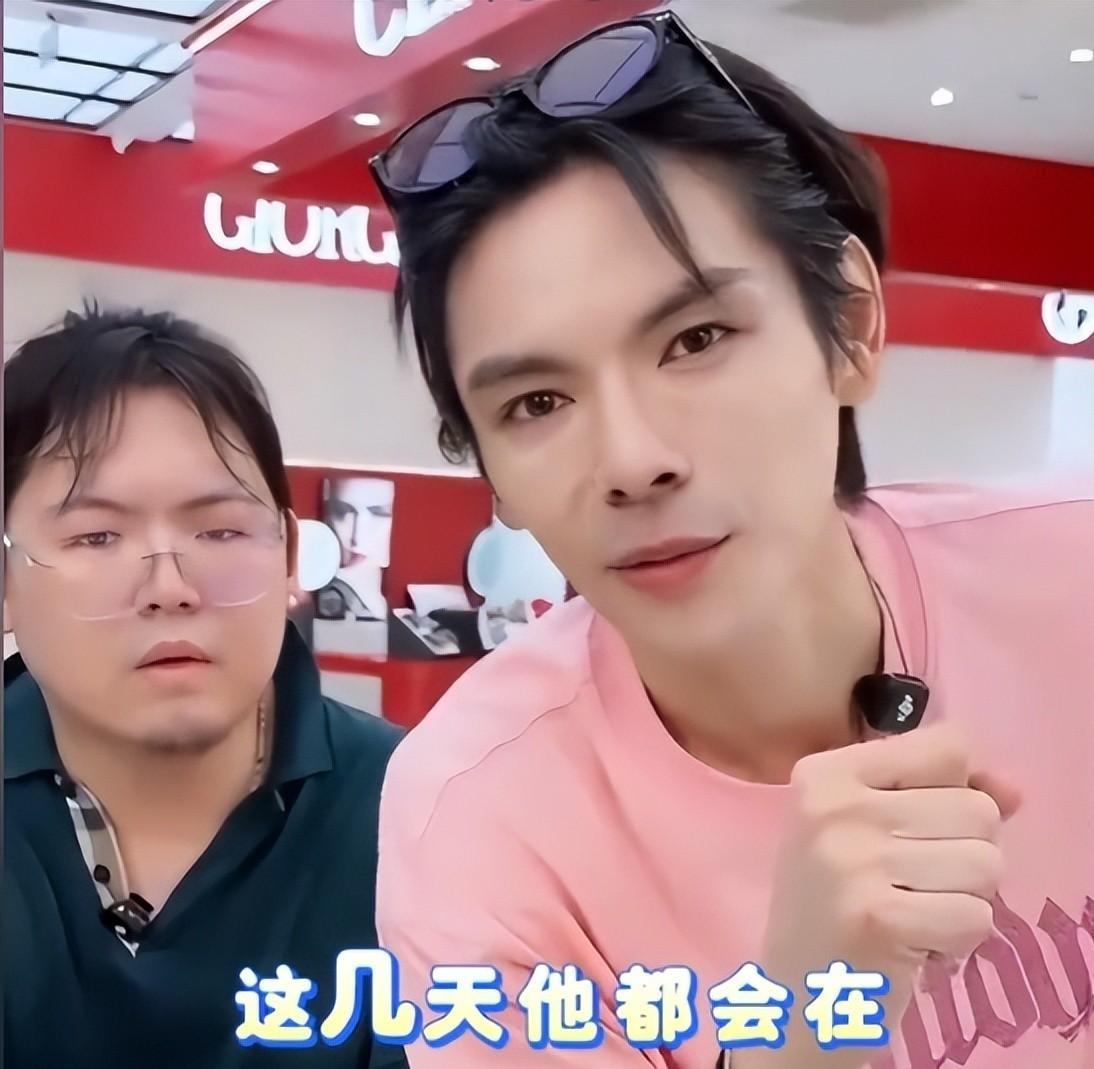 向佑直播再翻车！接文旅商单只顾吃玩全程空镜，惨被兄弟坑，刚涨粉攒起路人缘就掉链，