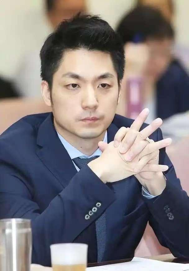 蒋介石的后代，一代不如一代！蒋万安：反两制、不引战、不怯战。蒋介石的后代一代比一
