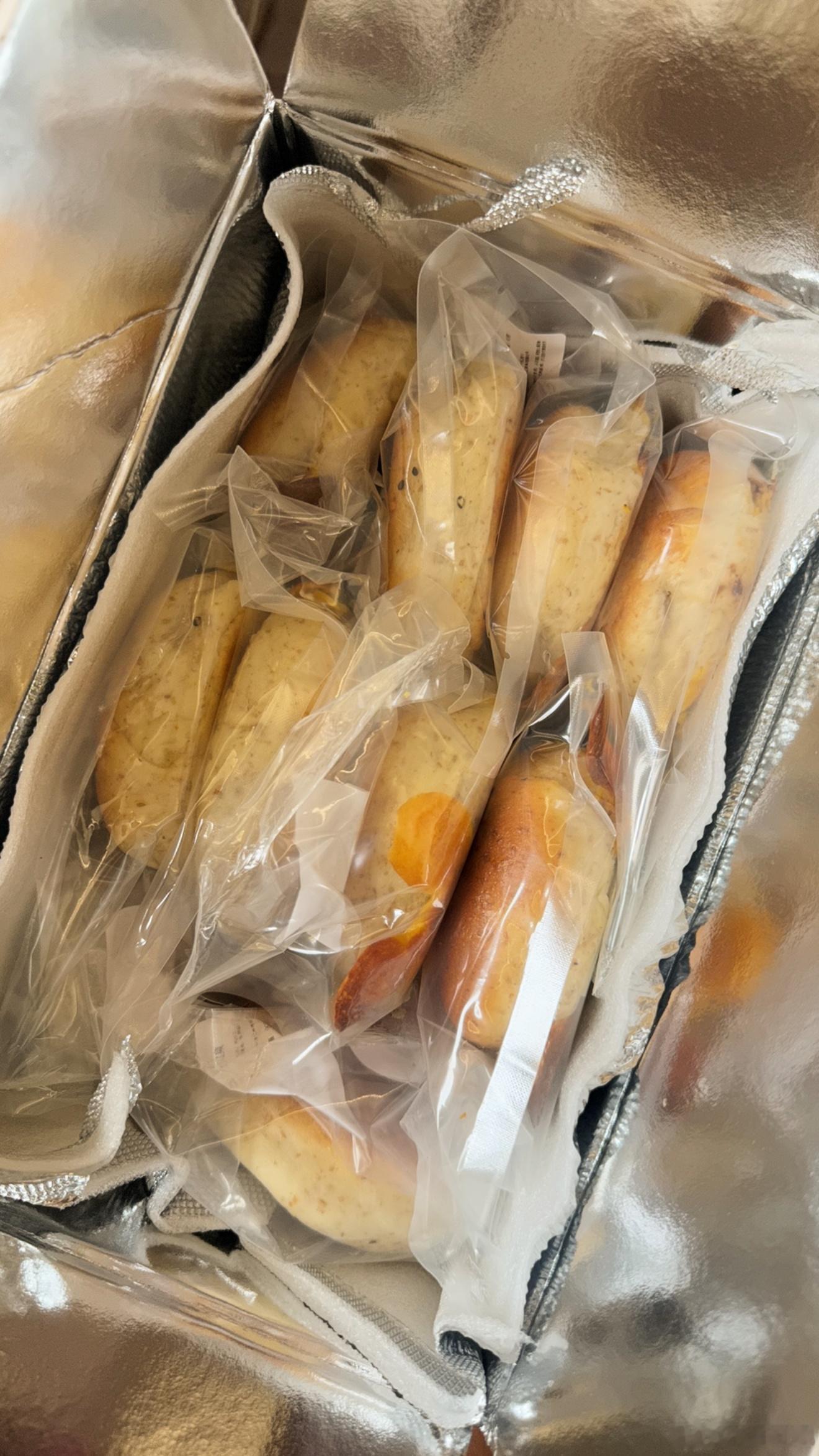 很不敢置信、我买了一箱贝果、而且都是一个口味的、、、、、、、、、、、（如此长情 