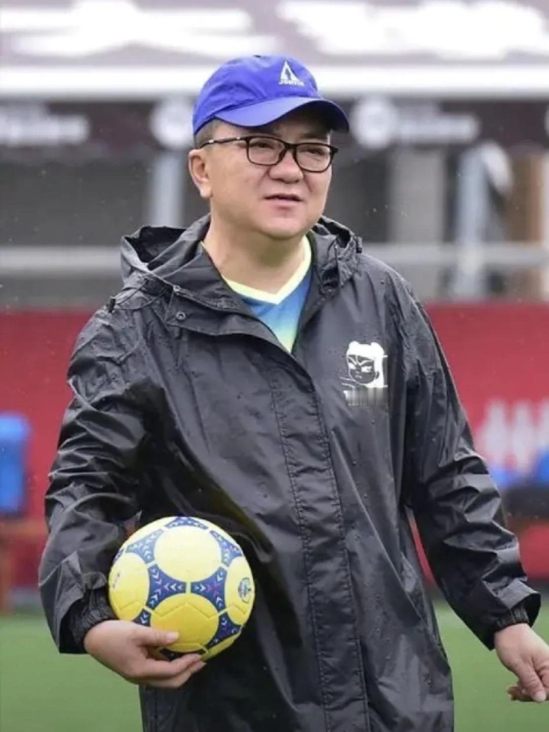 还是白岩松敢说！中国足球小将夺冠后，白岩松针对董路的这段独白，真的是发自肺腑啊。