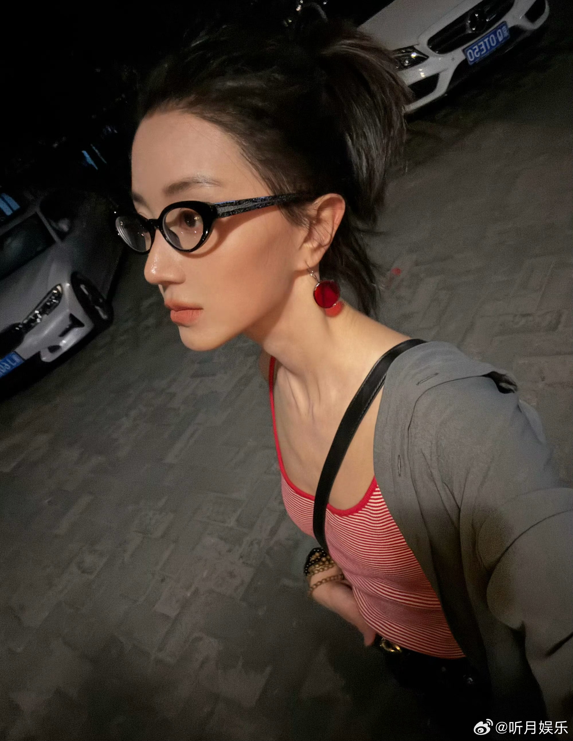 差点没认出卜冠今 卜冠今晒照📷网友辣评：不认识了，变了个人似的。差点没认出这是