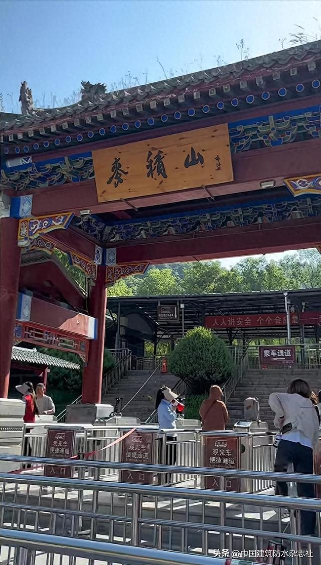 看全石窟要花2000元？甘肃麦积山石窟口碑翻车！
 
谁能想到，堂堂中国四大石窟