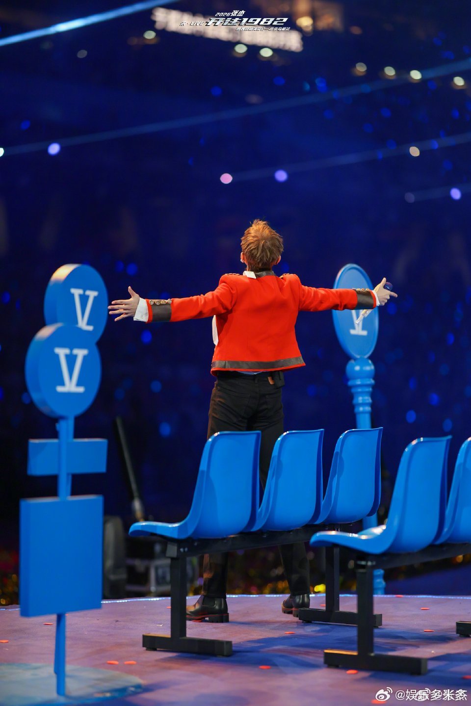 一个字概括张杰鸟巢演唱会 一个字：炸！快歌节奏一出来，全场直接嗨翻。舞台特效+高