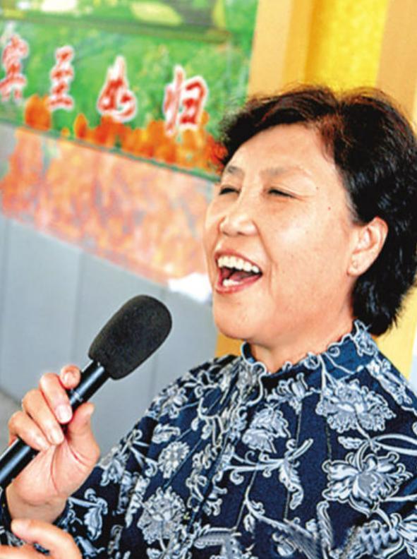 在风云变幻的岁月里，新中国走出了一条波澜壮阔的发展道路。

一个被撤销职务的铁姑