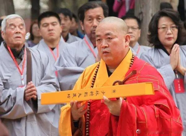 【释永信被带走，少林寺的“金钟罩”终于破了！】        引言：少林寺的钟声