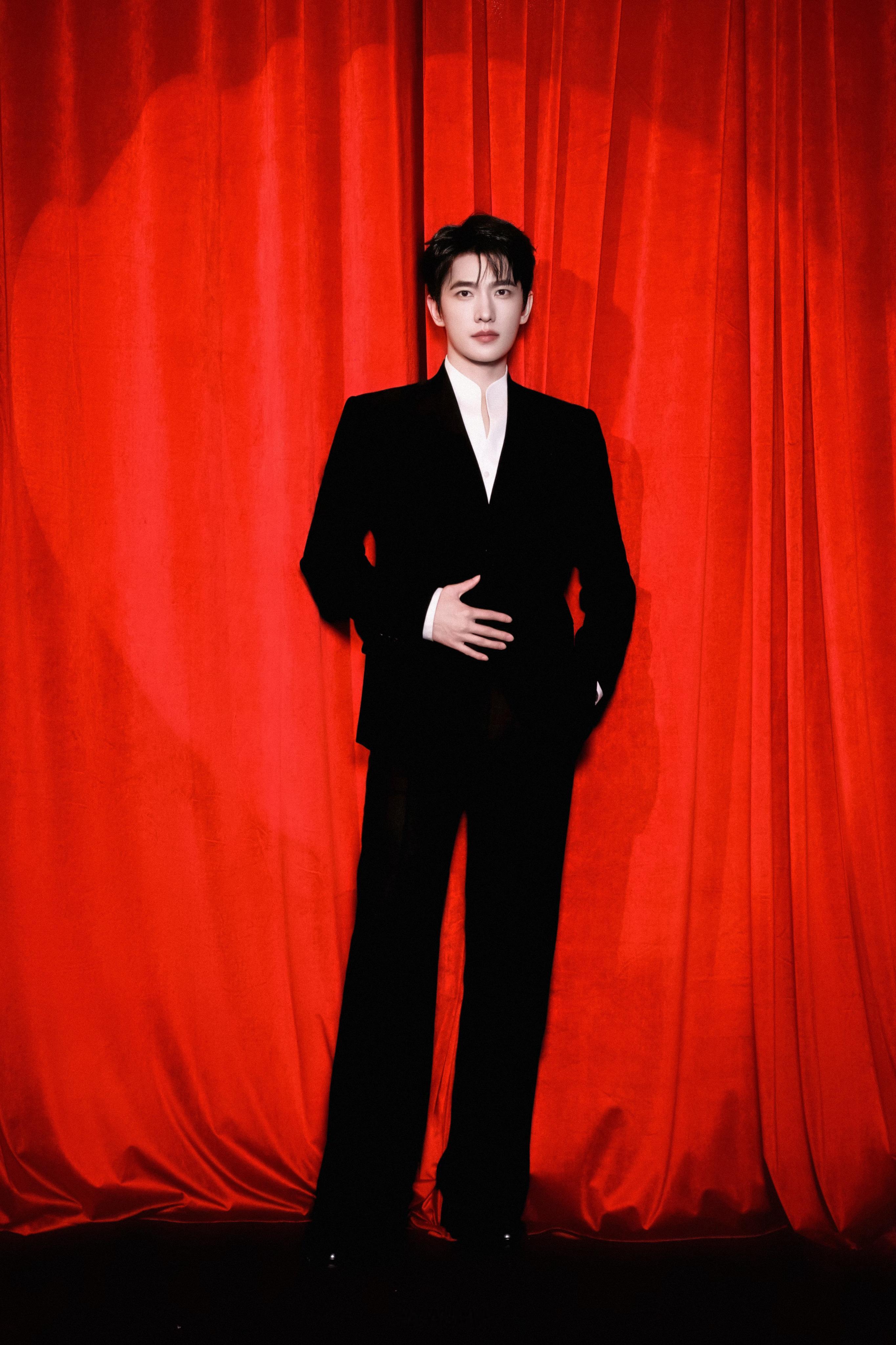 杨洋杨洋展昭  yy  杨洋雨霖铃 夏天这么长，够我把“喜欢你”重复千万遍。