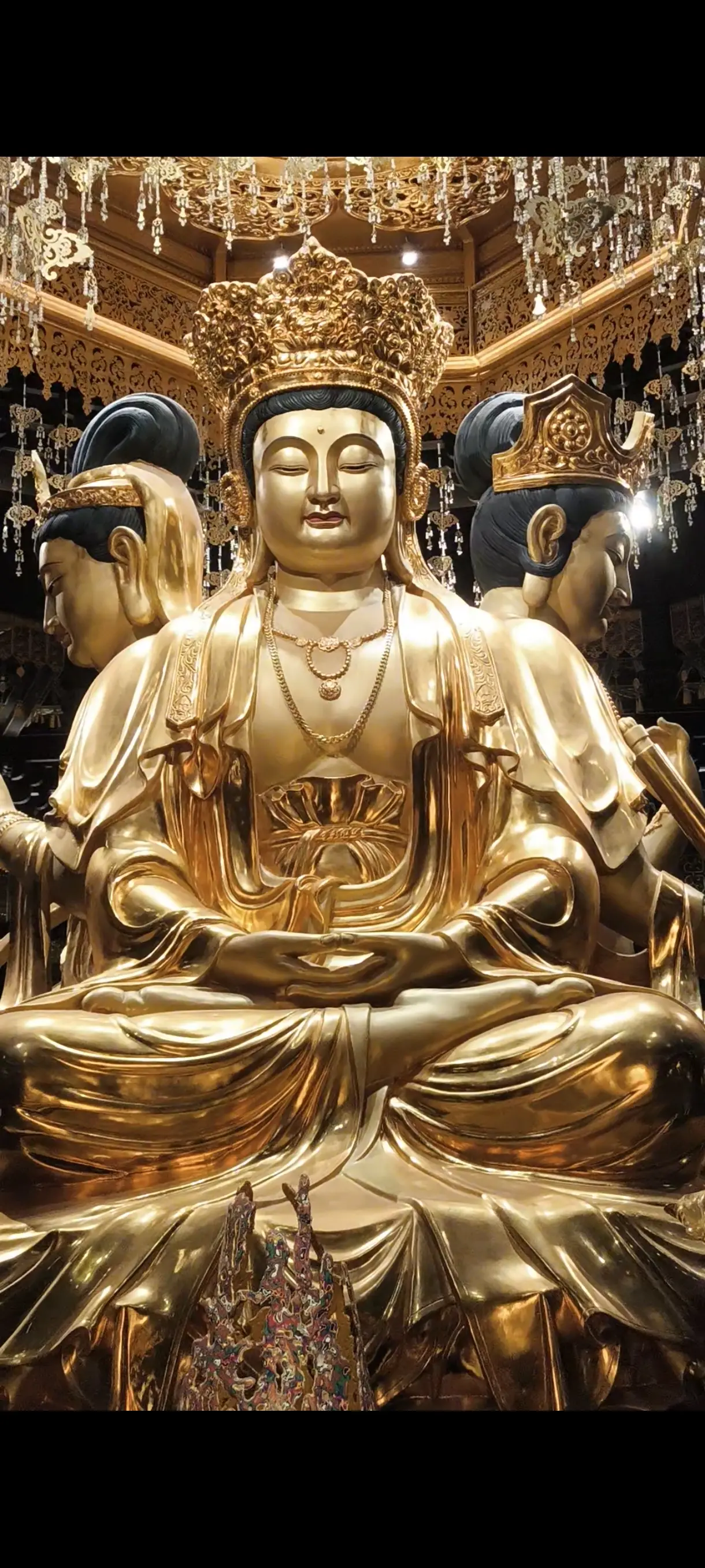 - 唵：净化愚痴，代表佛部心  - 嘛：净化嫉妒，代表慈悲  - 呢...