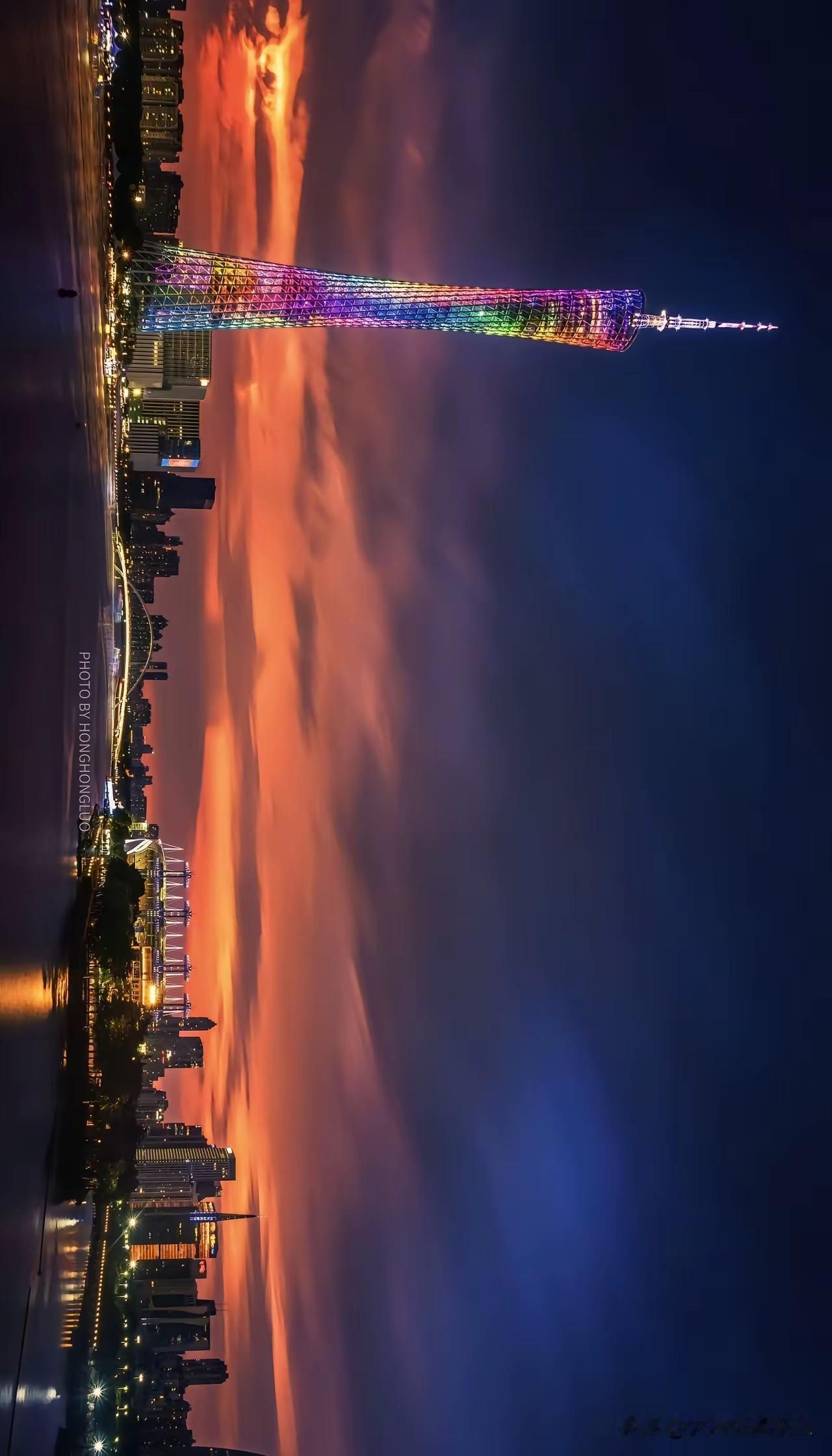 如果不是亲眼所见，很难相信这是台风红霞来临前夕的广州。
狂风暴雨抵达之前，整座城