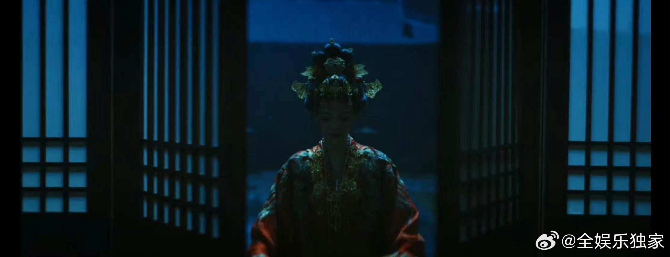 白鹿唐宫奇案婚服镜头白鹿唐宫奇案红色婚服 《唐宫奇案》还没开播，白鹿的红色婚服就