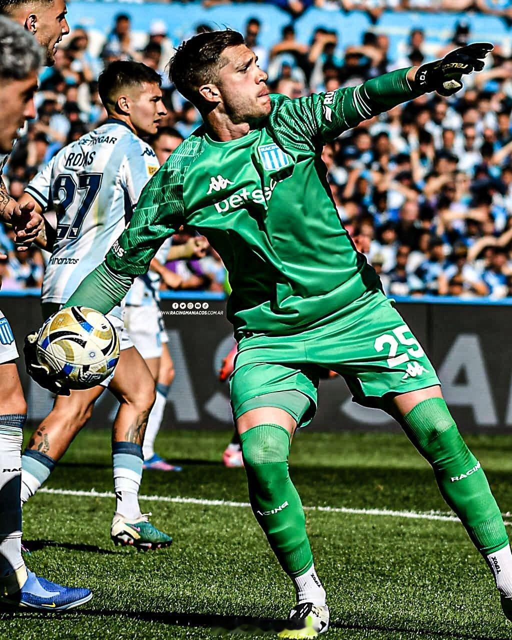 进入南美解放者杯四强的门将坎贝塞斯（28岁、竞技）和后腰莫雷诺（26岁、帕尔梅拉