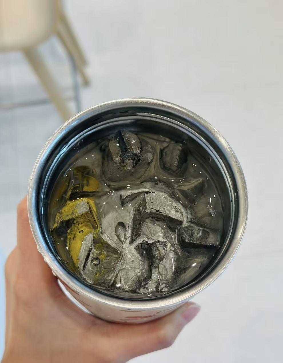 夏季消暑怎样做到凉而不冷 作为男生来说我还是挺怕热的，空调一直调到26℃，依旧觉