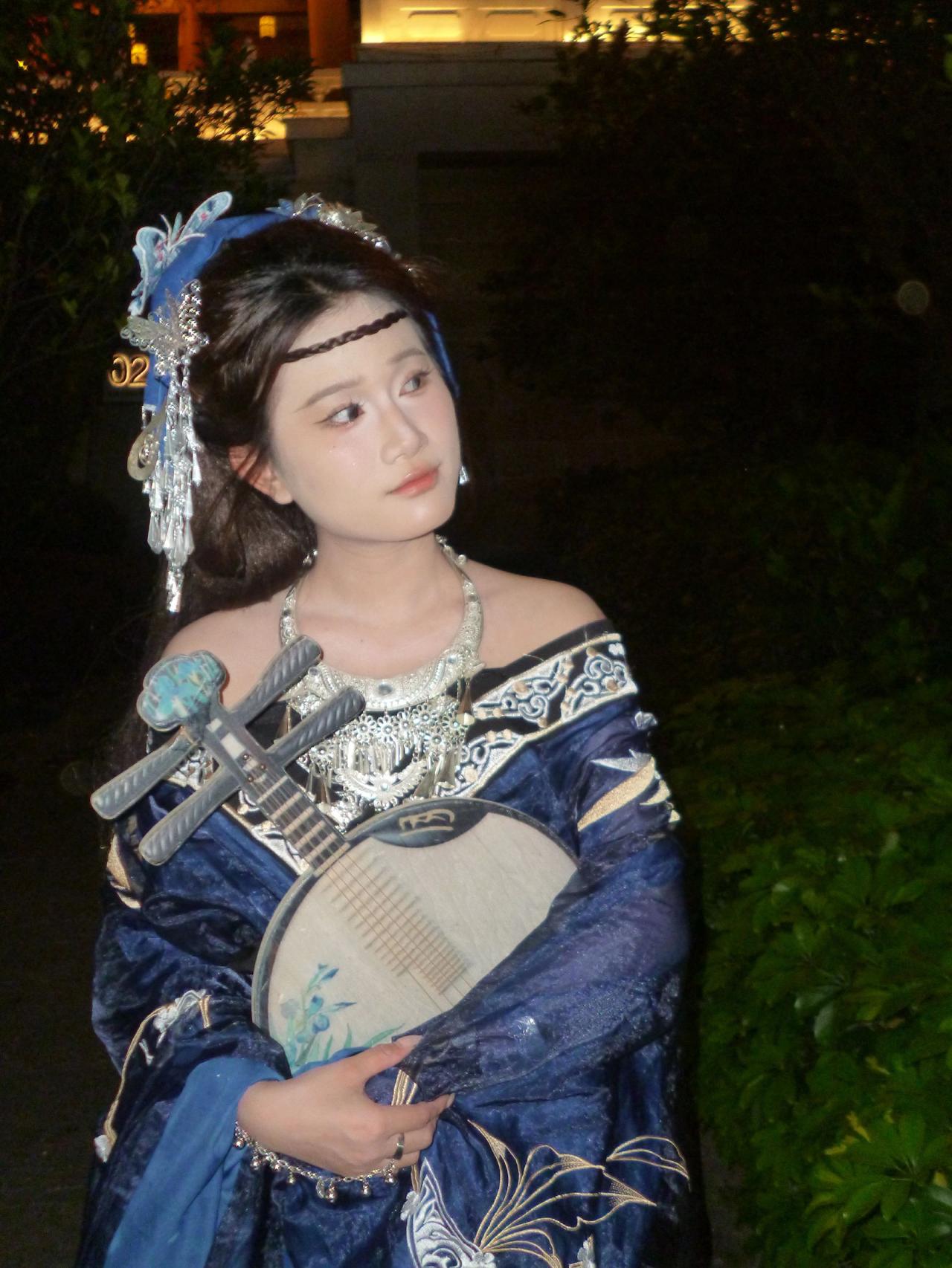 偶遇古镇，随拍几张少数民族服饰 民族服饰 少数民族风情 少数民族的魅力