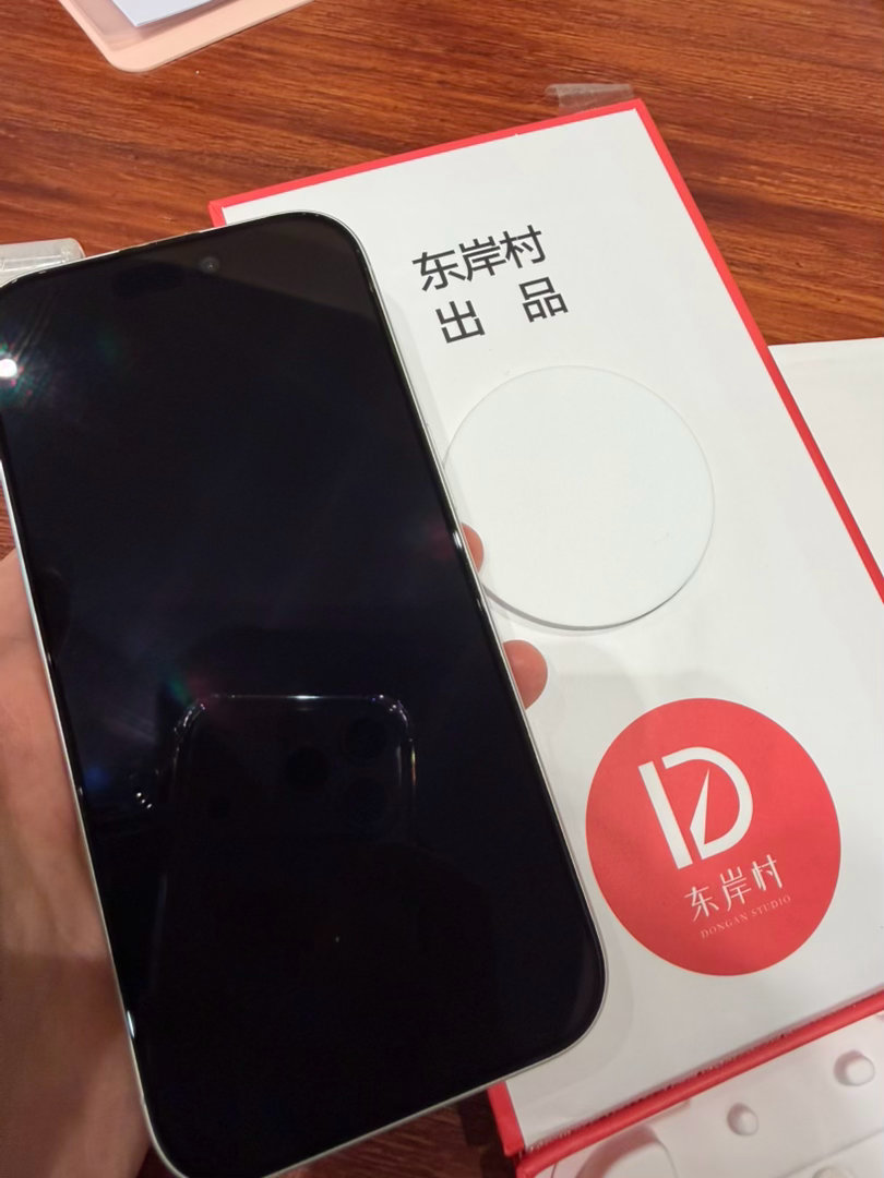 老板的膜真不错，用这装置去干贴膜，一天贴个千八百张都不累吧宛如原生的荷叶膜，跟某