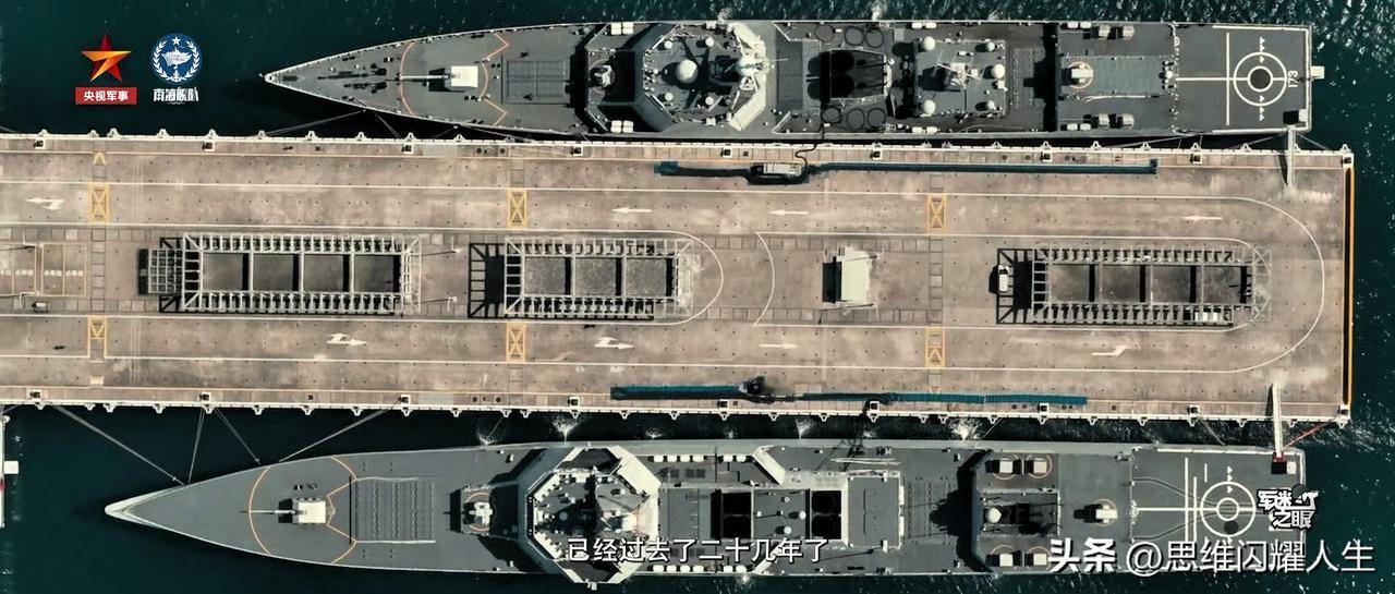 咱们万吨大驱055型和7500吨的052D型驱逐舰同框大小对比！[赞][赞][赞