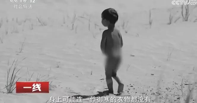 海都兰一岁多男童，光着屁股在沙尘暴中走失，50多名警察和牧民排成人墙历经12小时