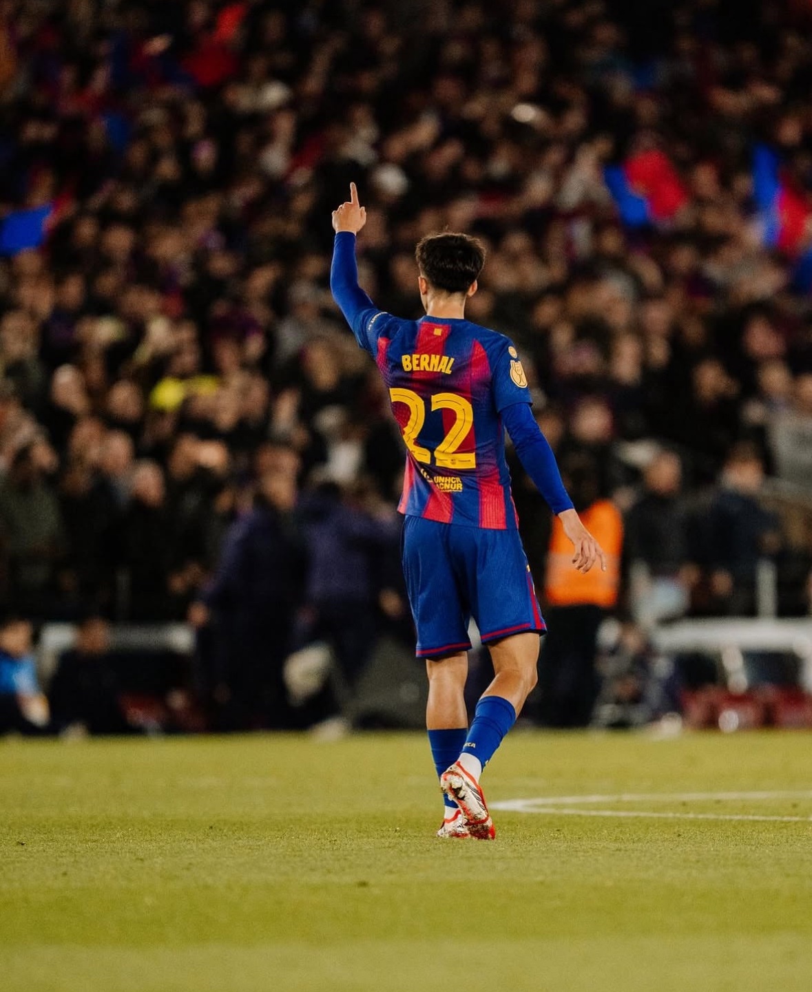 伯纳尔ins更新🆕：一位骄傲的巴塞罗那球迷💙❤️巴萨巴萨3比0马竞巴萨vs马