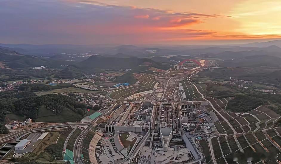 下周热门和风险题材、个股梳理：热门题材：1.消费：年底消费板块总是不会很差。上海