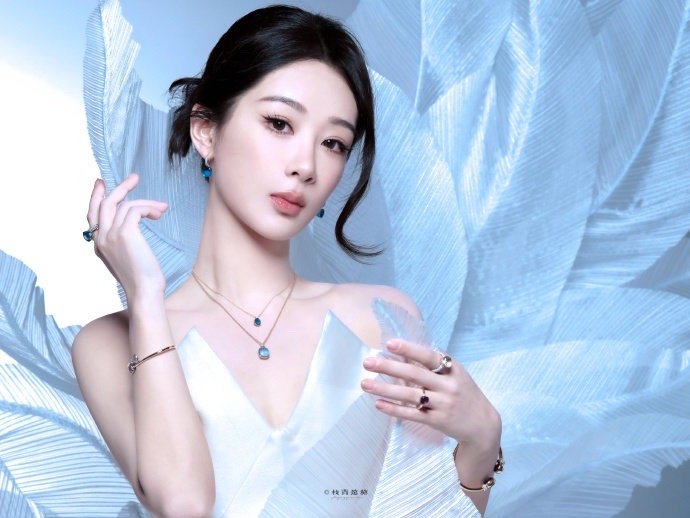 杨紫玉兰花开君再来 💜杨紫董竹君 我是9，你是3，我➗了你还是你  杨紫🔸杨