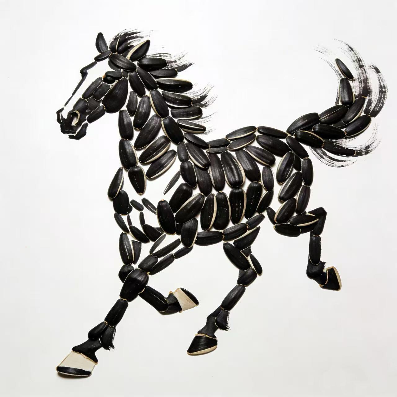 [耶][耶][耶]瓜子拼马，把零食玩成解压艺术品
 
[我想静静][我想静静][