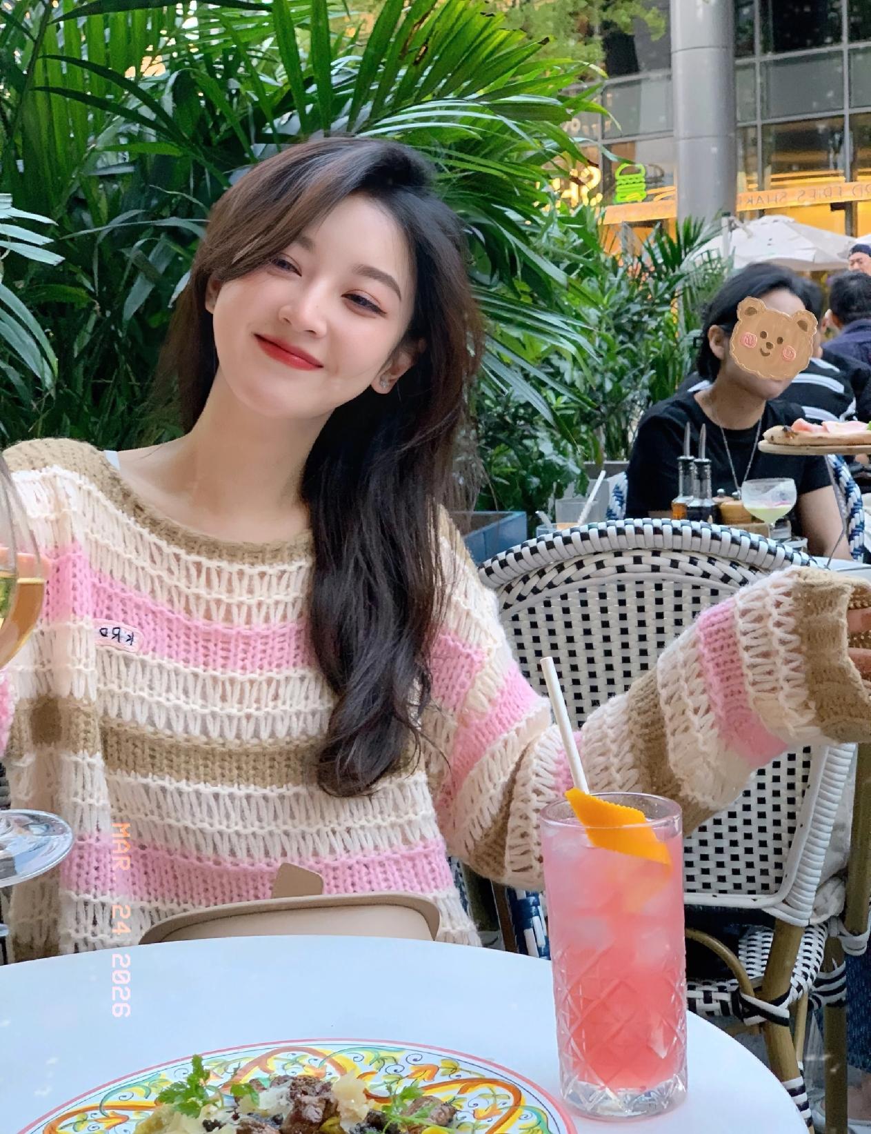 很现实的一句话：
只要是个长相中等偏上、各方面正常的女人，根本就不缺人关心，轮不