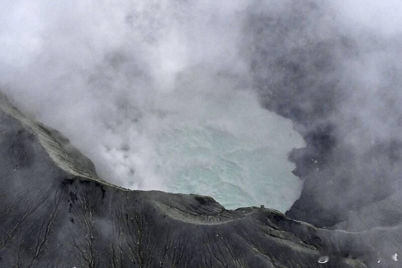 阿苏火山观光直升机失联 熊本警方发现机体严重毁损难以接近海外新鲜事日本 日本熊本