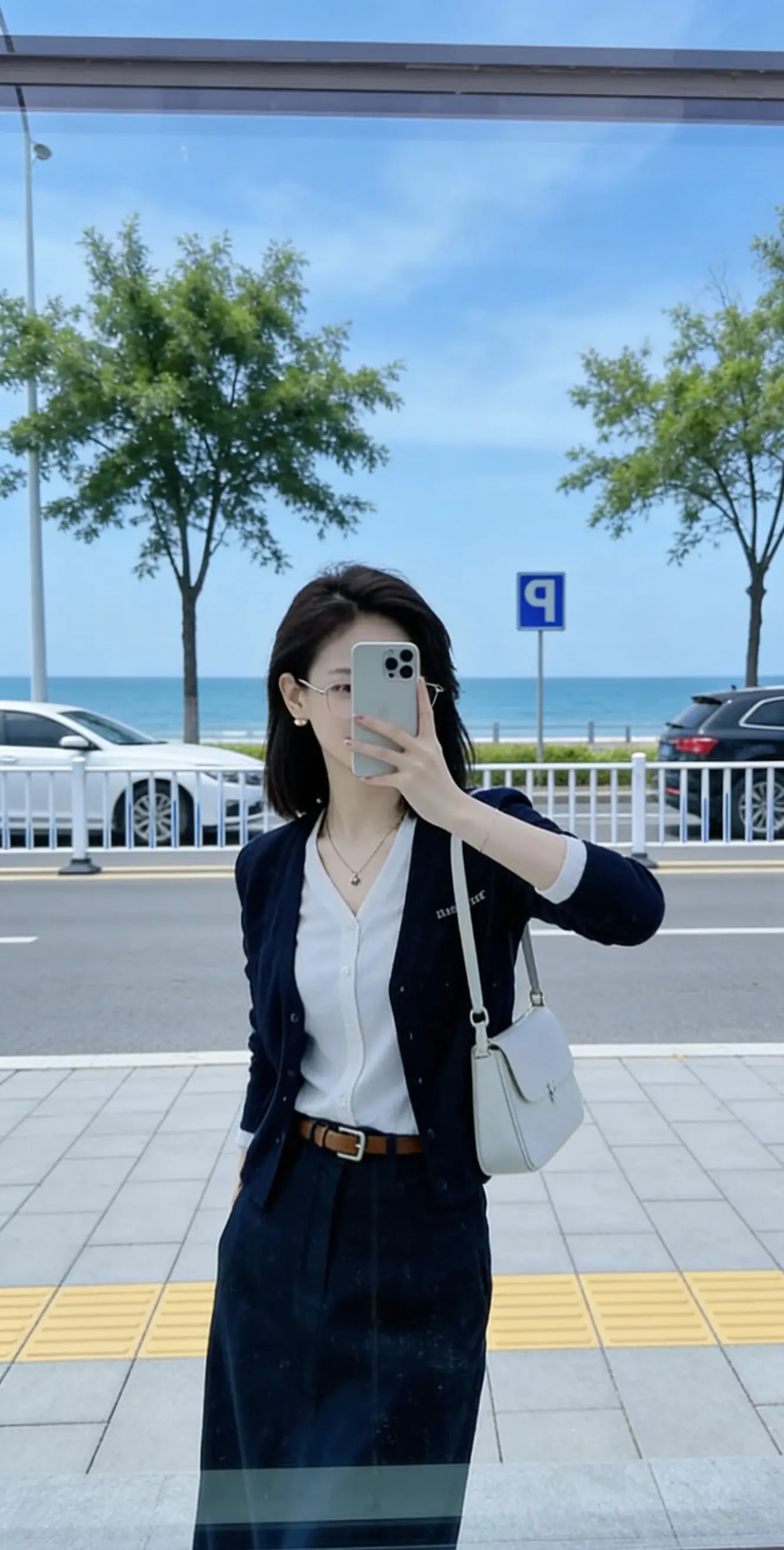 一路走来，风里来雨里去，低头赶路，仰望星空。不说心酸，不问冷暖，只愿心...