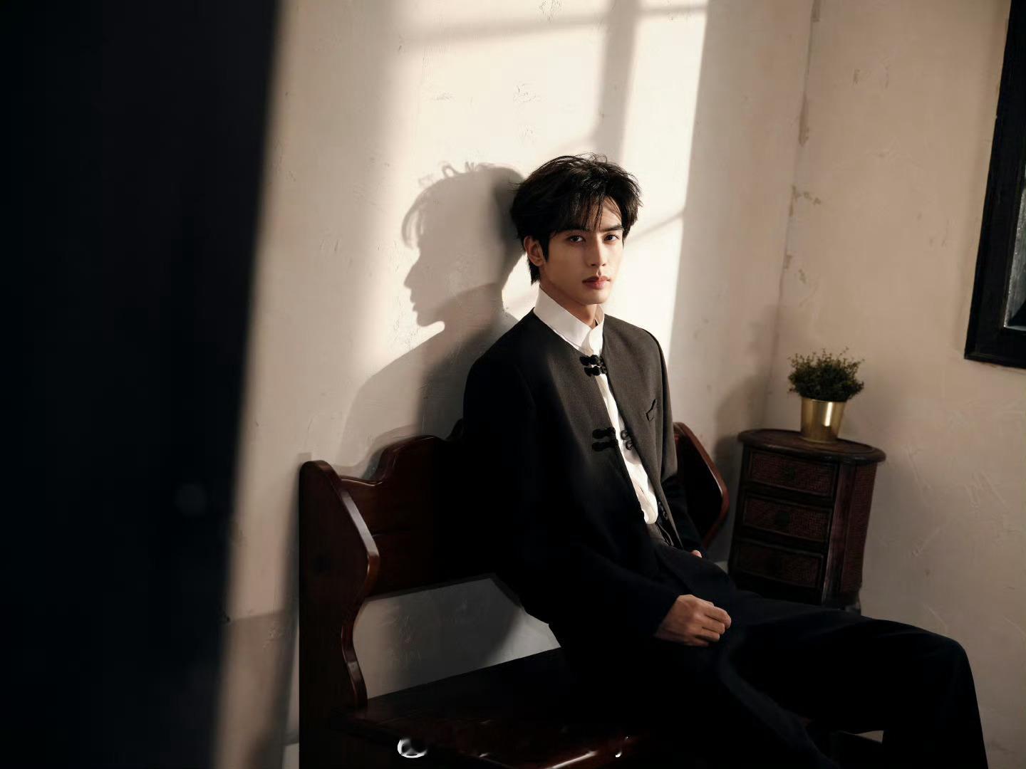 我天呐宋威龙这组帅成啥了！骄阳似我林屿森有效播剧🈶宋威龙在庆功宴上哭了