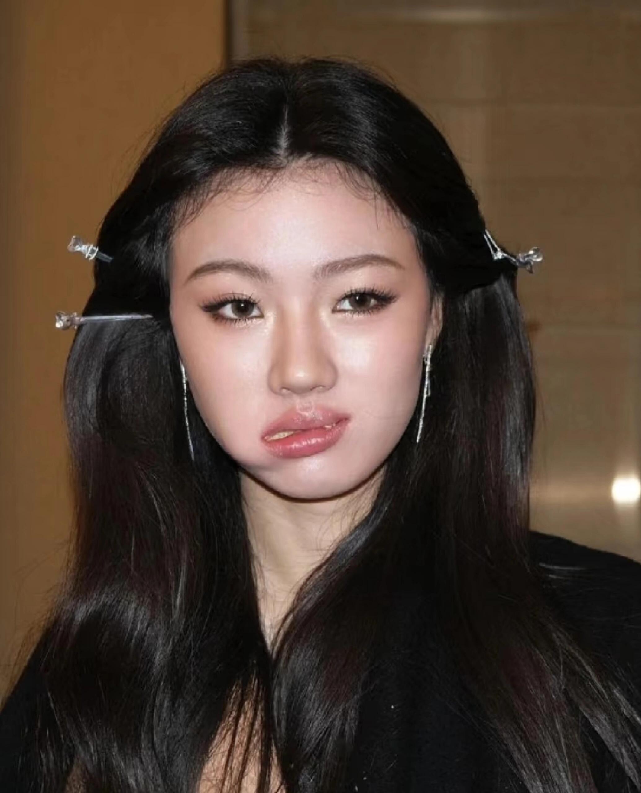 真的像单依纯吗怎么样会像些，妆容有什么特点 ​​​