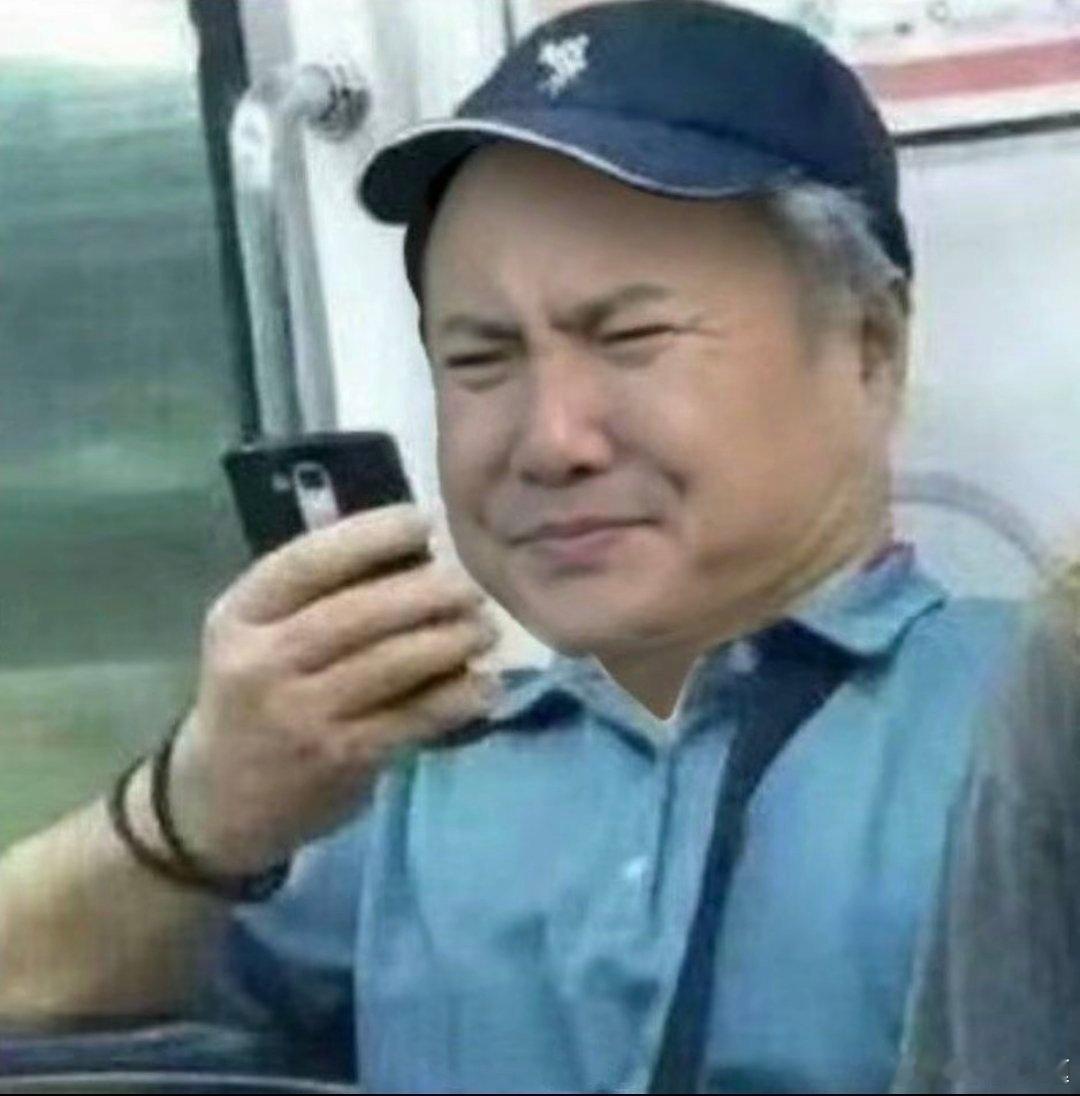 沈腾在《欢迎来龙餐馆》路演现场还原皱眉表情包，谁好心画了这么大一张图