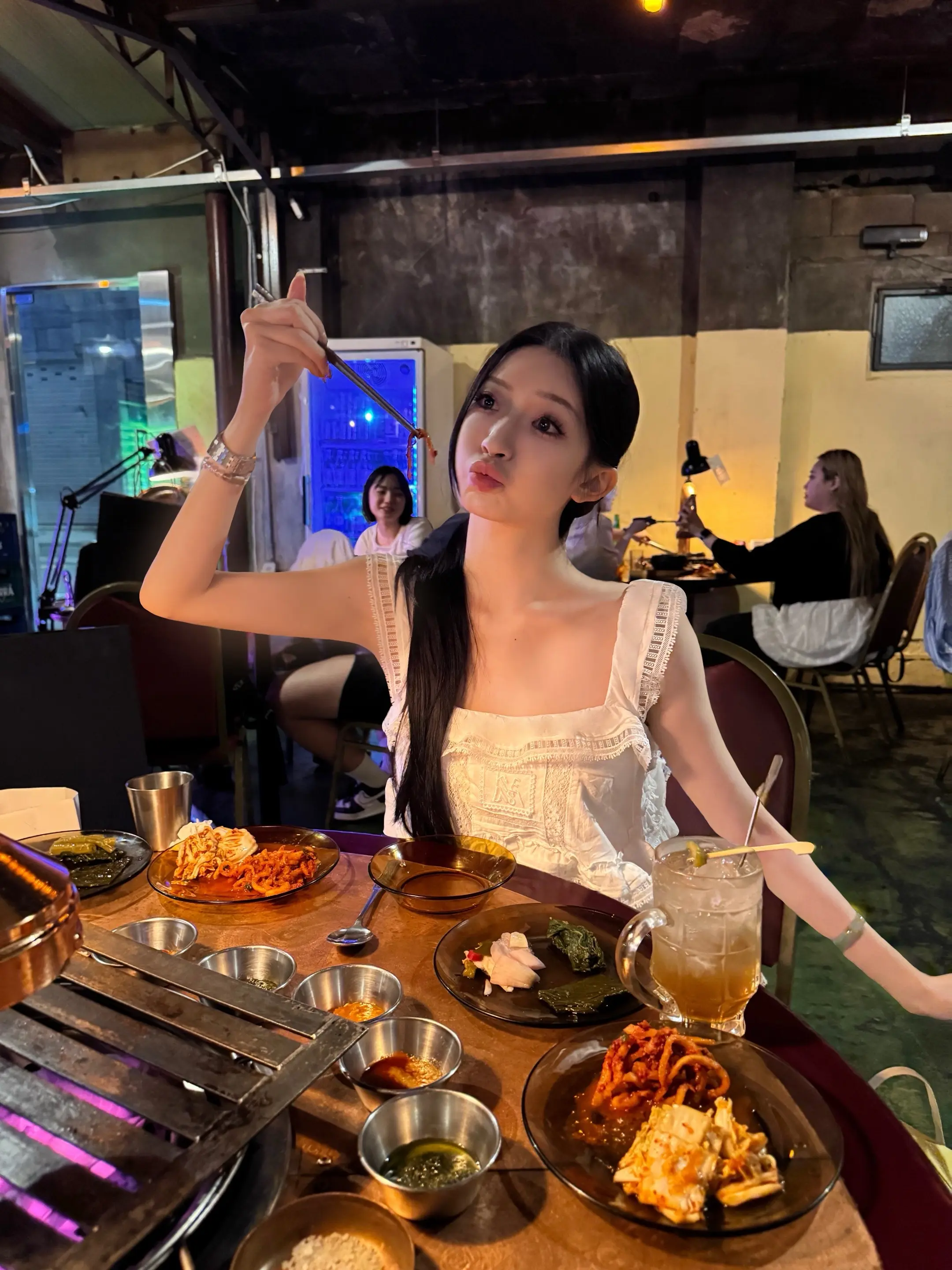 心情好因为🙈 逛了一天街饿坏了误闯了一家只有肌肉男服务员的烤肉店