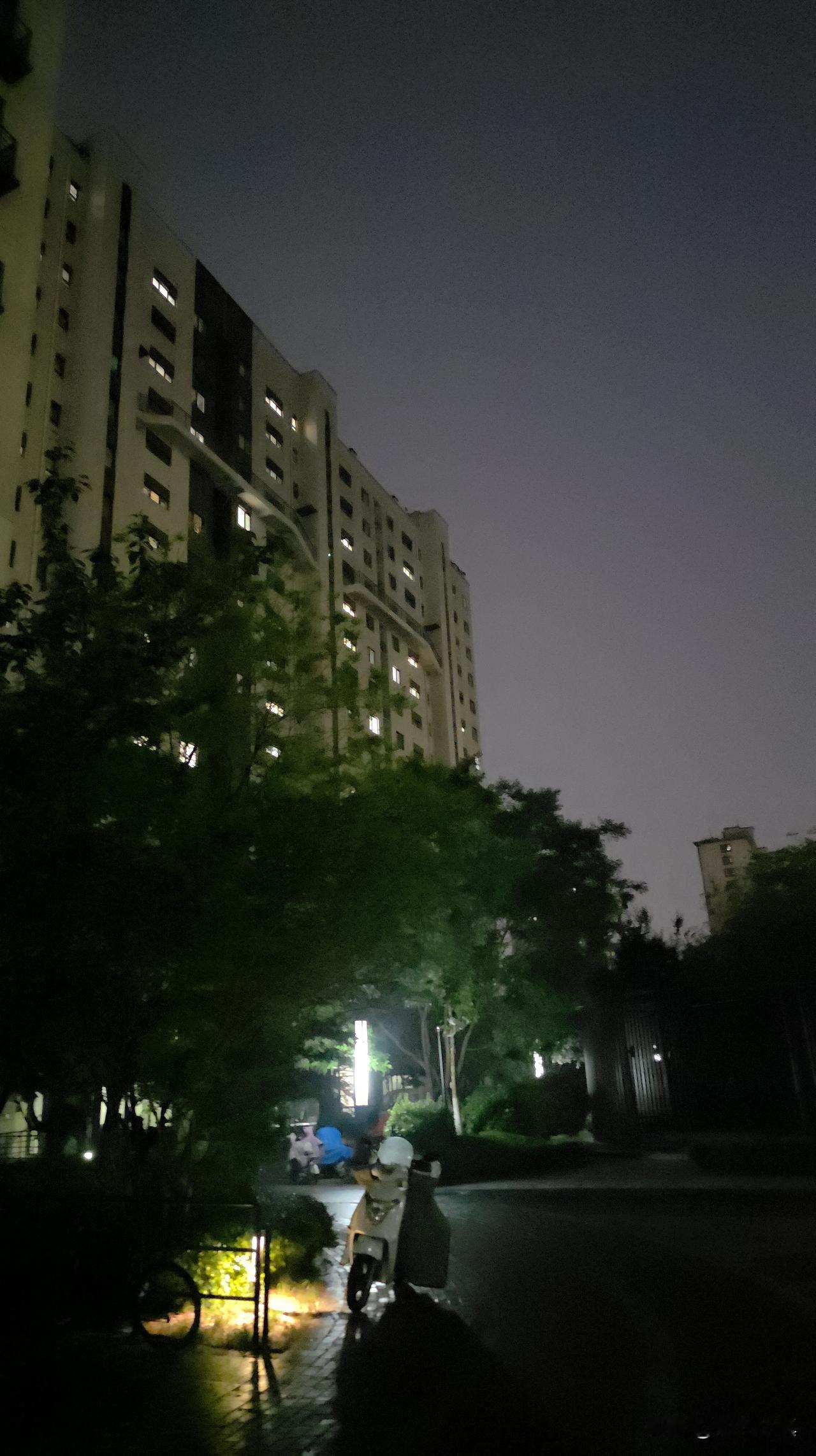 过好我自己就已经很不容易了，哪有能力对别人说三道四……
 
时常收到一些莫名其用