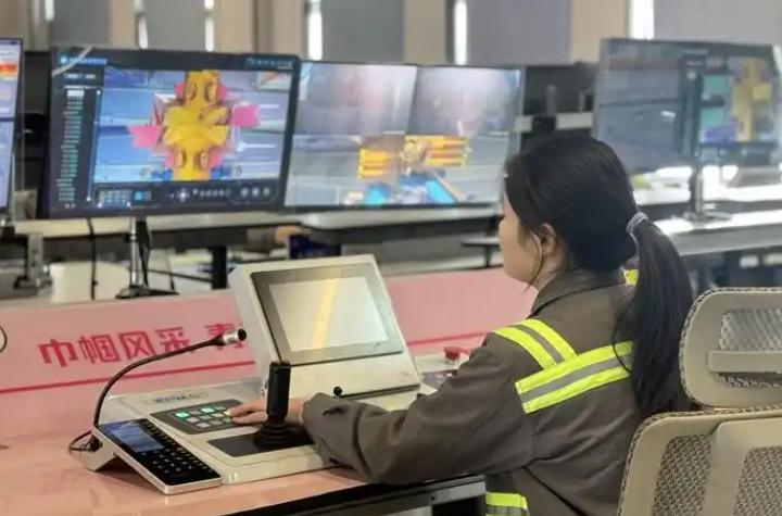 28岁211法学女毕业生李丽，考公失败、实习律师工资太低，索性跨行跑到宁波北仑码
