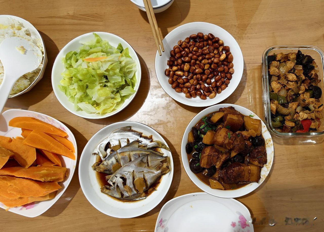 本来我应该上午去医院看牙医，但是，我老头儿麻团儿不是去读大学了嘛，我得留在家里做