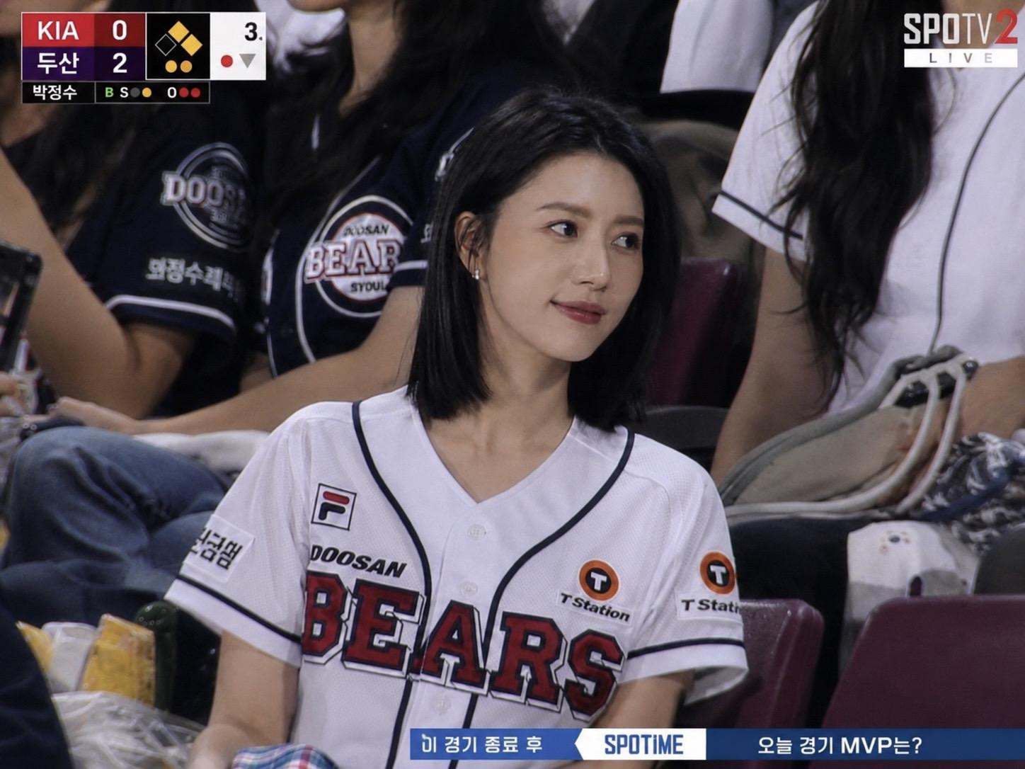 去看棒球赛居然上大屏了⚾。跟风一下