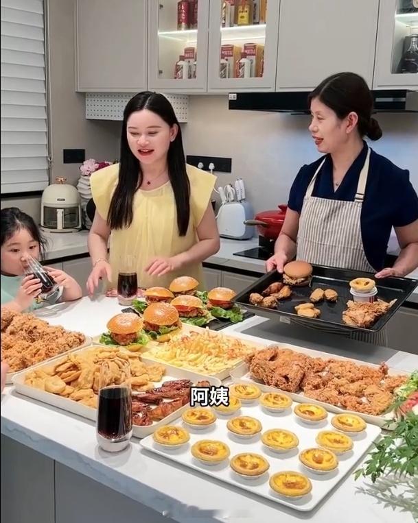 月薪1万5的保姆自制炸鸡全家桶 不是...做这么多？真的吃得完吗？看到这个拍摄手
