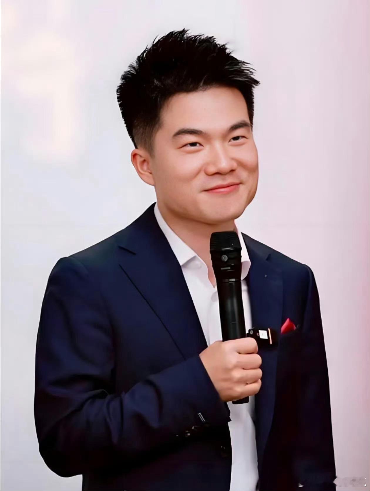 董宇辉自曝不整容的原因没必要啊，又不靠脸吃饭 