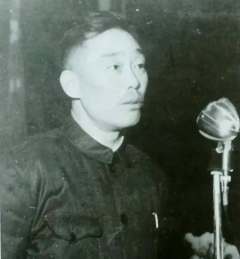 上海刚解放，陈毅正愁无人镇住特务黑帮，陈赓笑言：让那个死刑犯来！
 
​​陈毅愣