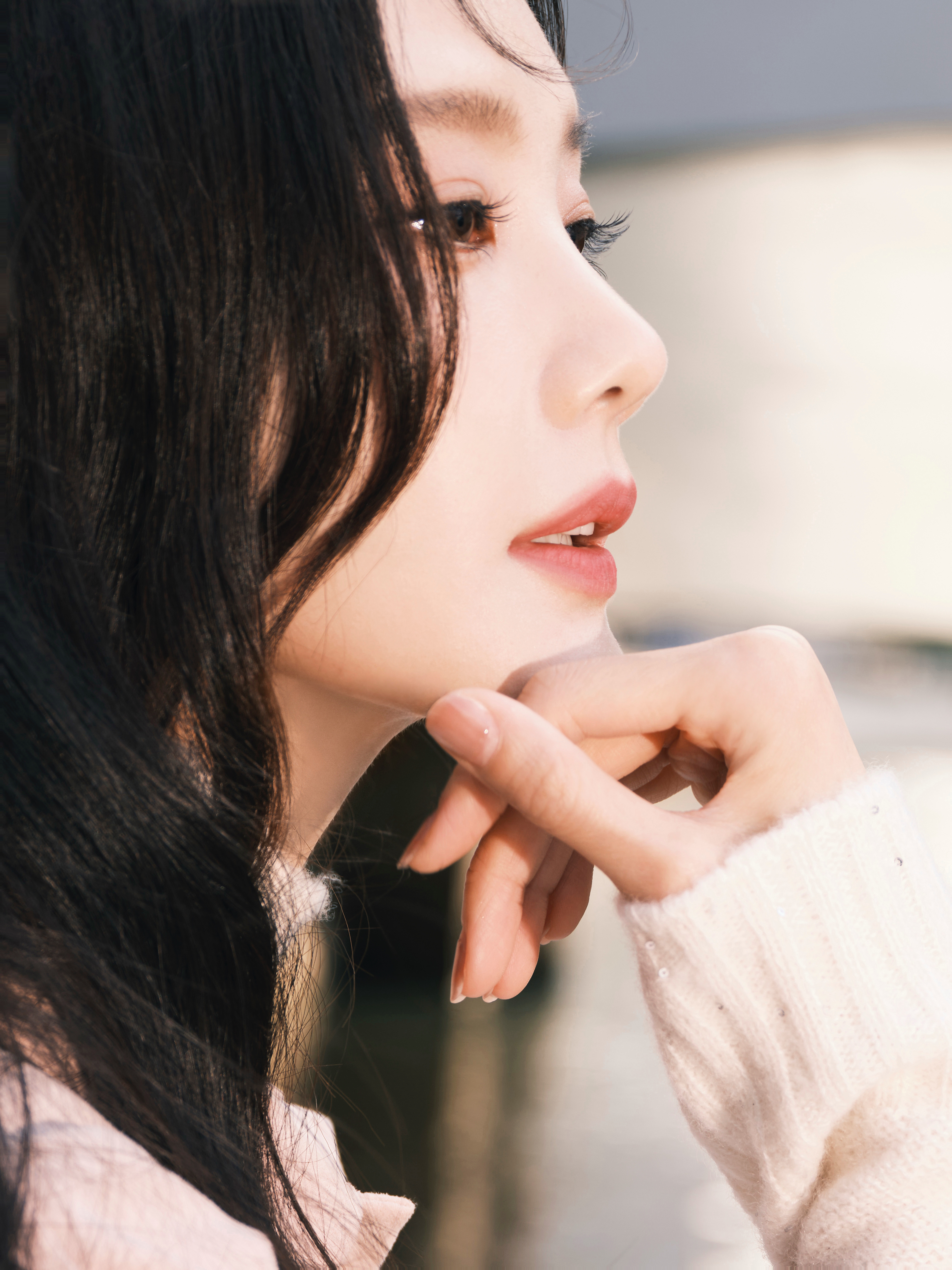 李一桐原相机直出美貌李一桐原相机直出美貌live九宫格，简直美得不像话啊[给你小