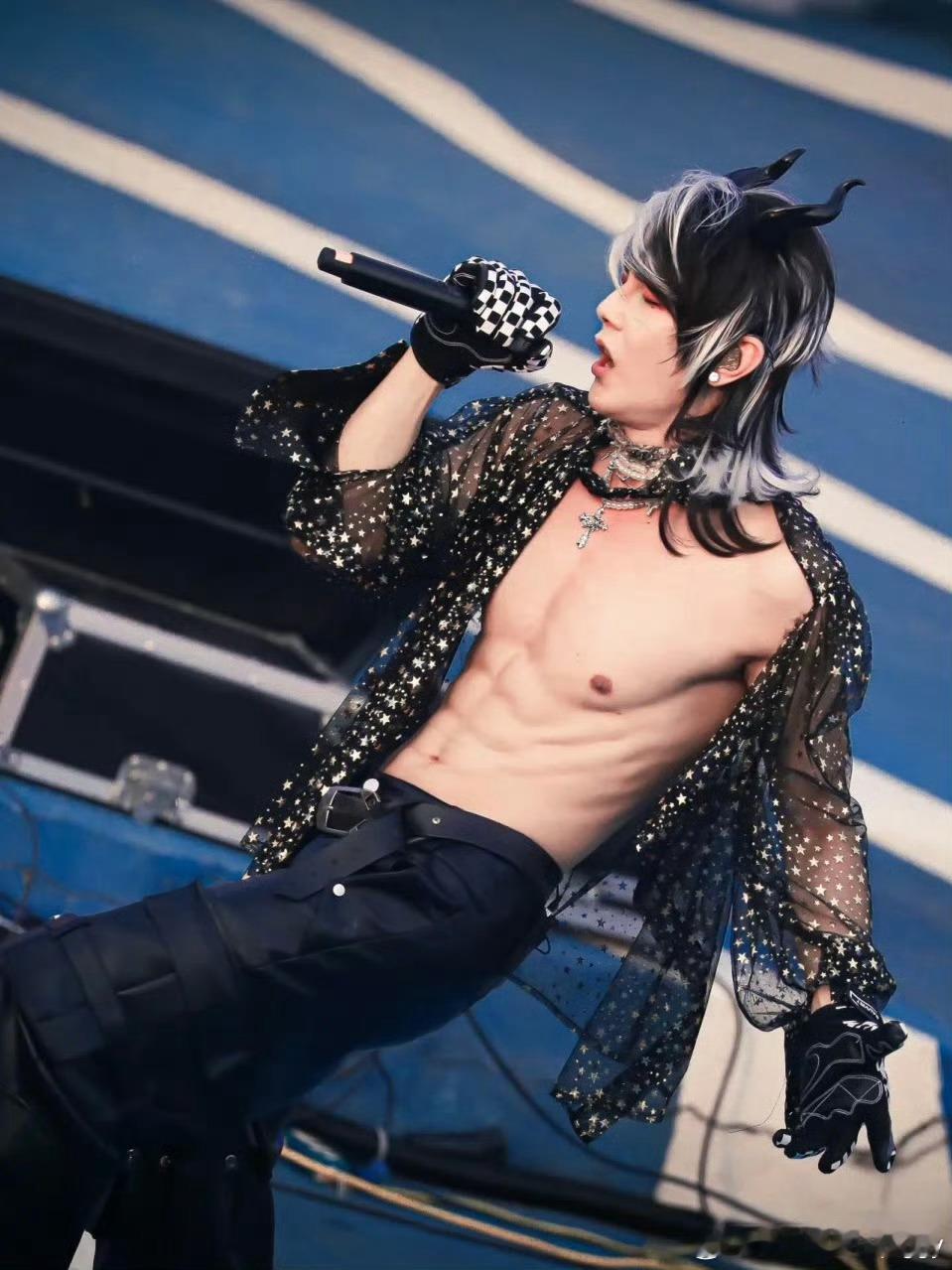 #汪东城 内娱男菩萨# 妈呀！红豆生南国，汪东城是男模[打call]哥们有福利是