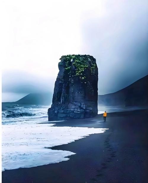 为人处世之道：这4件事必须高调，才能守住体面！
 
老话说“低调做人，高调做事”