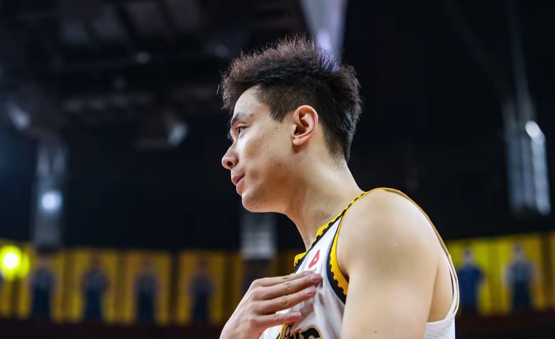 CBA常规赛第15轮最佳阵容：洛夫顿 赵嘉义 赵继伟 汉兹 刘正清赵继伟CBA 