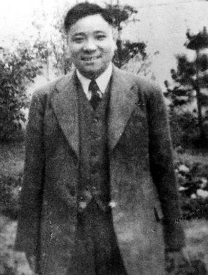 1939年，五重间谍袁殊被76号逮捕，李士群要他招供，谁知他一点不慌，反而淡定地