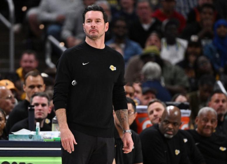 NBA常规赛，湖人客场对阵快船。赛前，湖人主帅雷迪克接受了媒体采访，谈到了如何评