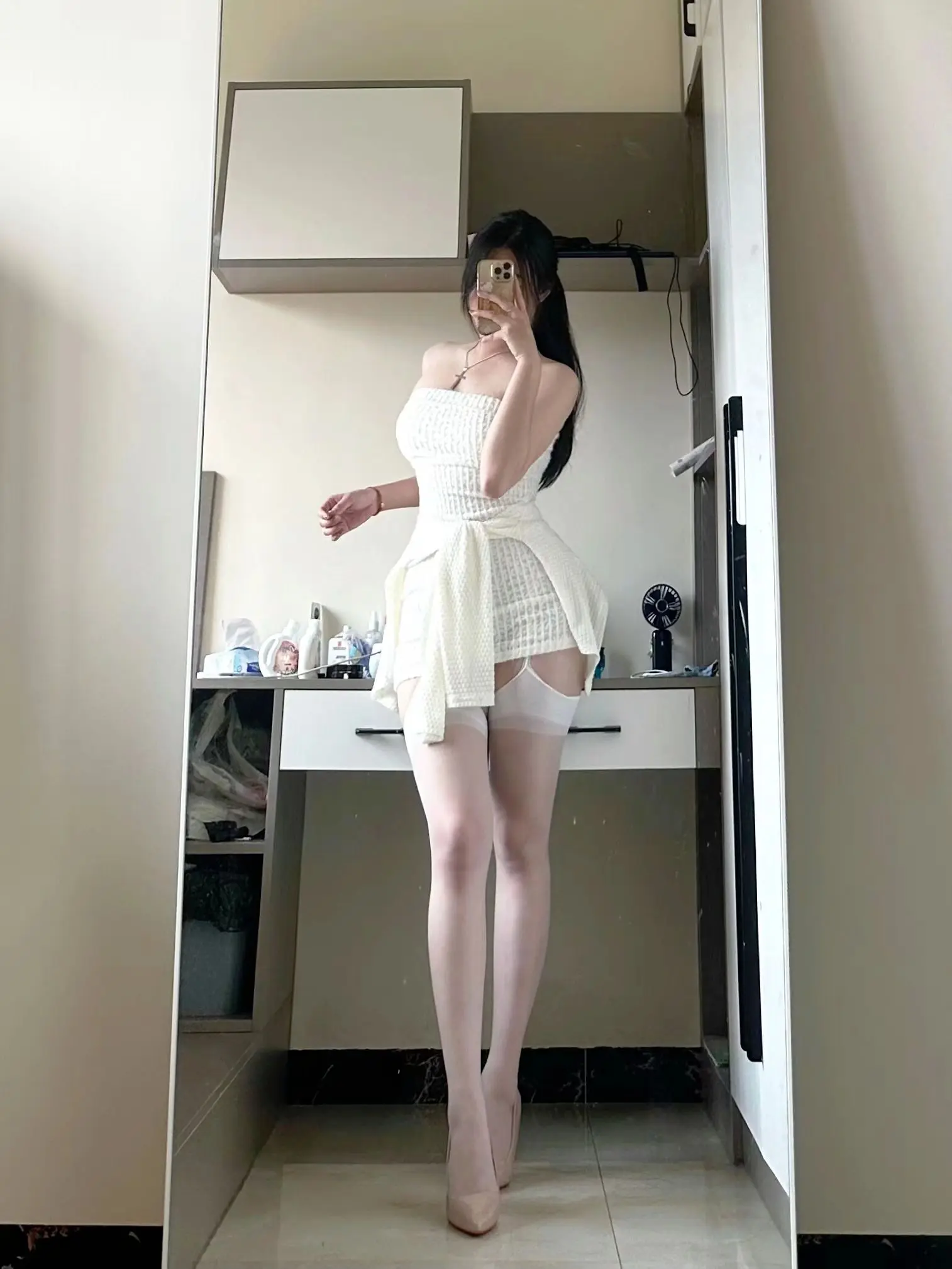 听说这是男生都喜欢的动作 谁还不是小腰精 sexygirl 那些被t恤封印的身材