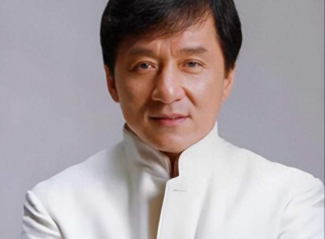 全世界仅此一人！成龙吉尼斯特技纪录，狠狠吊打整个好莱坞